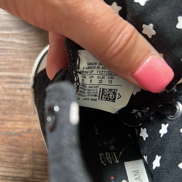 Hello Kitty Chuck Taylor All Star high top Converse size 6 - Picture 6 of 8